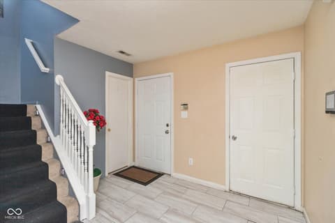 Photo of 5527 Forest Ridge Court, Indianapolis, IN