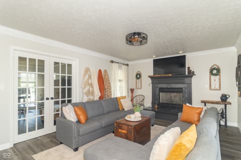 Family room at 1132 Chapman Drive, Greenfield, IN