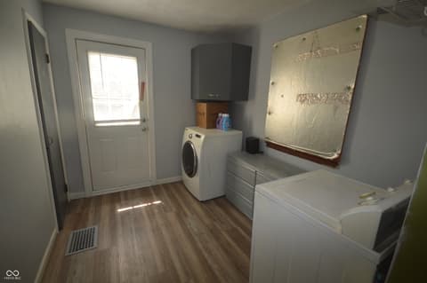 Laundry room at 8225 Crawfordsville Road, Indianapolis, IN