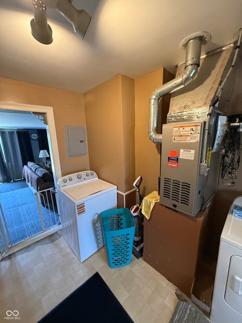 Laundry room at 4916 Ingleside Lane, Indianapolis, IN