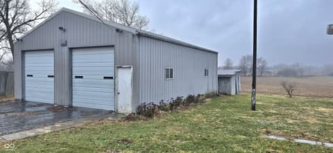 Garage at 10671 E State Road 7, Columbus, IN