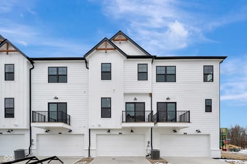 Photo of 4476 Yellowwood Avenue, Brownsburg, IN