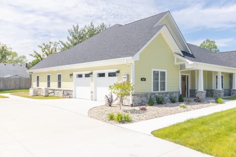 Photo of 307 Blue River Drive, Knightstown, IN