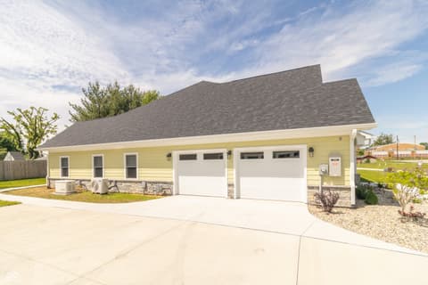 Photo of 307 Blue River Drive, Knightstown, IN