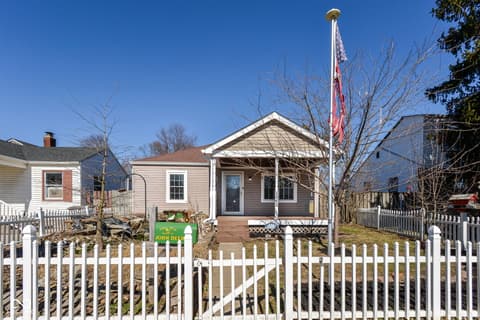 2062 Calhoun Street