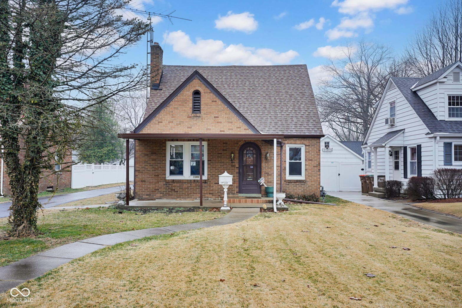 Front exterior at 2308 Pearl Street, Columbus, IN