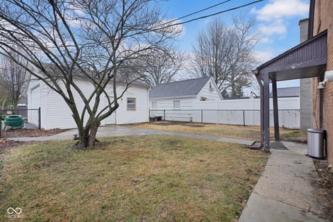 Yard at 2308 Pearl Street, Columbus, IN