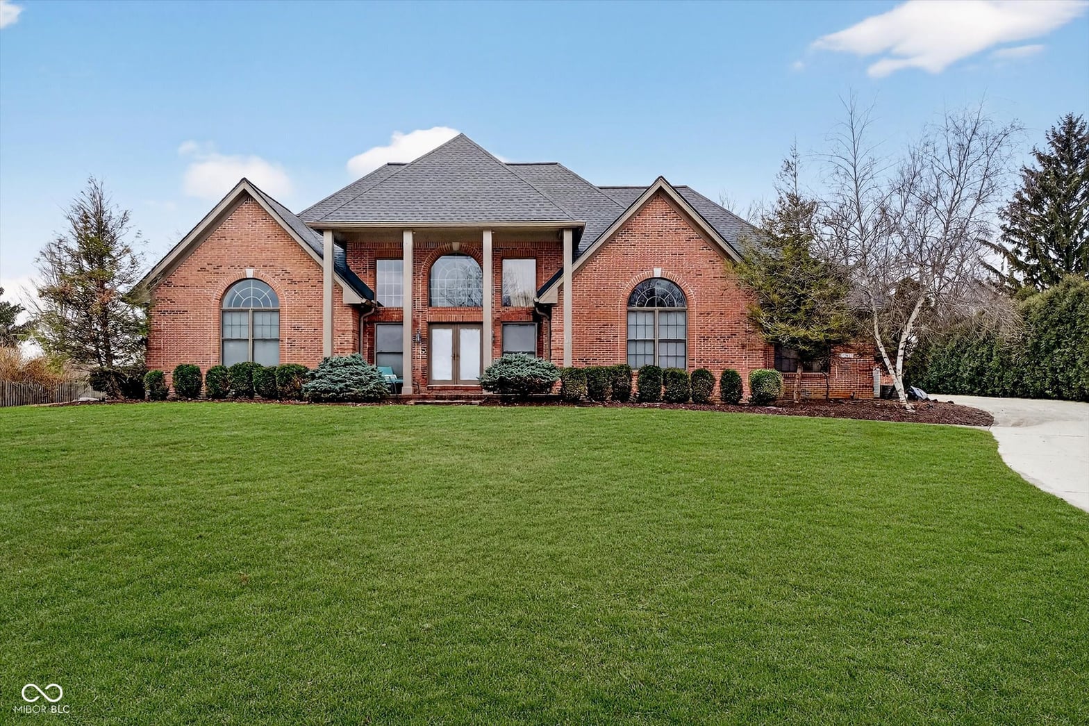 Front exterior at 301 Edgewood Place W, Anderson, IN