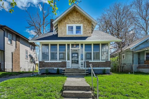 813 N Gladstone Avenue