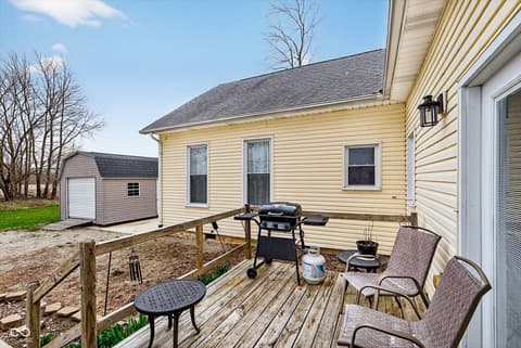Outdoor living area at 18755 E County Road 750 N, Hope, IN