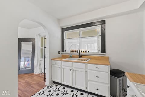 Photo of 227 Jefferson Street, Pendleton, IN
