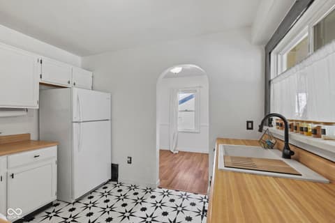 Photo of 227 Jefferson Street, Pendleton, IN
