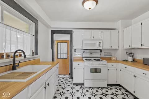 Photo of 227 Jefferson Street, Pendleton, IN