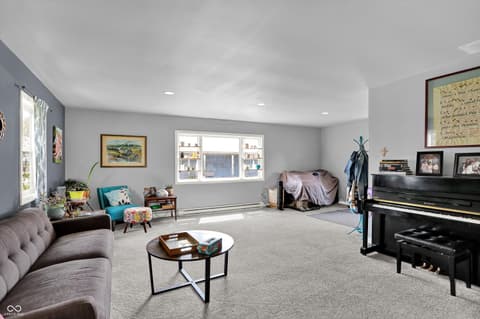 Living room at 21080 Six Points Road, Sheridan, IN
