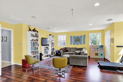 Living room at 21080 Six Points Road, Sheridan, IN