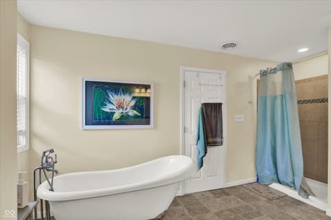 Bathroom at 21080 Six Points Road, Sheridan, IN
