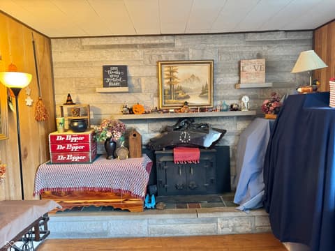 Sitting Room — 7024 W US Highway 36, Danville, IN