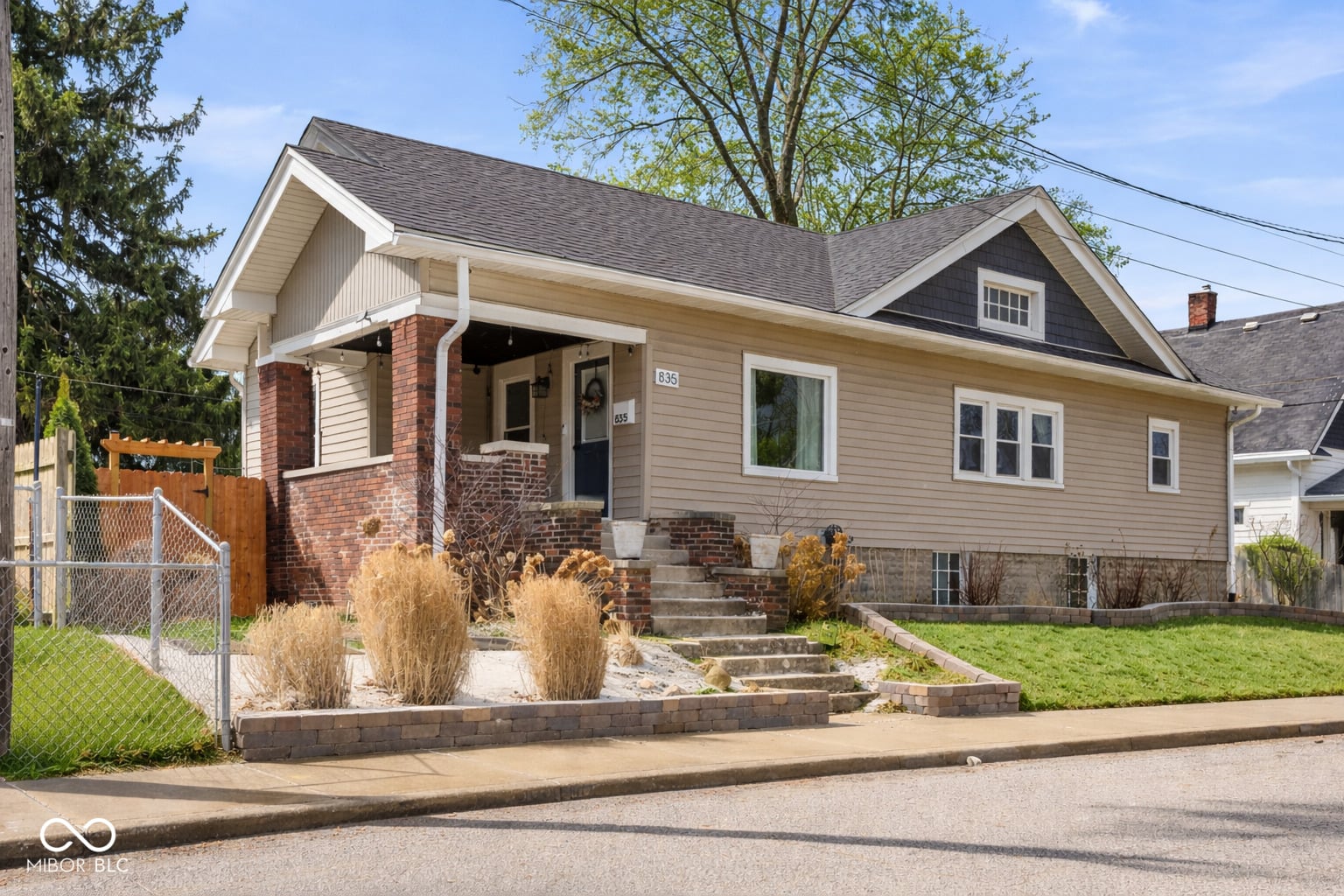 Photo of 835 Parkway Avenue, Indianapolis, IN