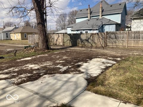 Yard at 117 N Hamilton Street, Shelbyville, IN