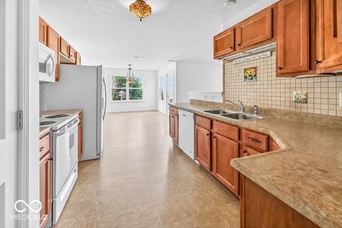 Photo of 2212 Southlake Avenue E, Greenwood, IN