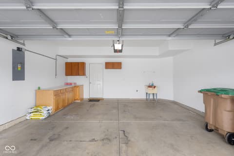Garage at 2910 Parkview Drive, Columbus, IN
