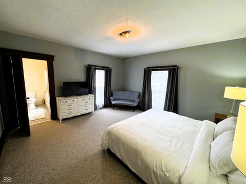 Photo of 102 N Meridian Street, Roachdale, IN