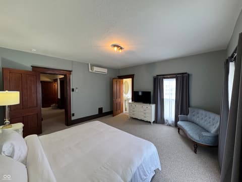 Photo of 102 N Meridian Street, Roachdale, IN