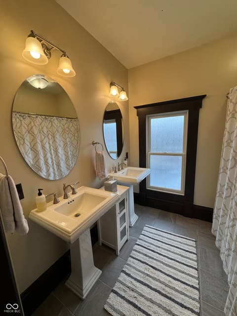 Photo of 102 N Meridian Street, Roachdale, IN