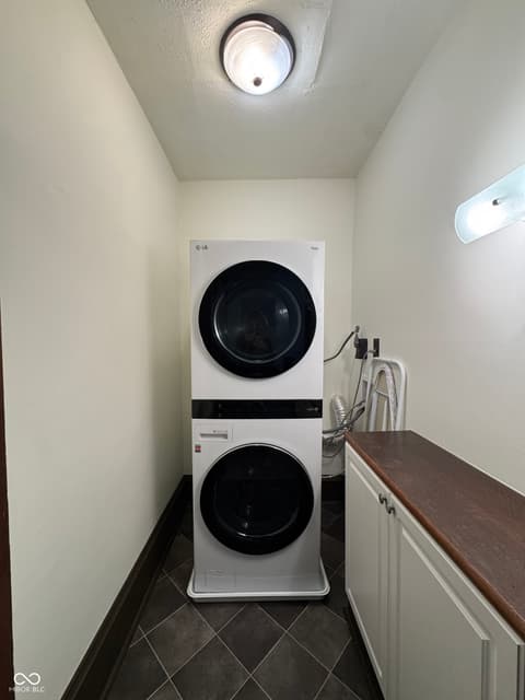 Photo of 102 N Meridian Street, Roachdale, IN