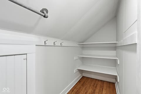 Walk In Closets — 1207 Van Buskirk Road, Anderson, IN