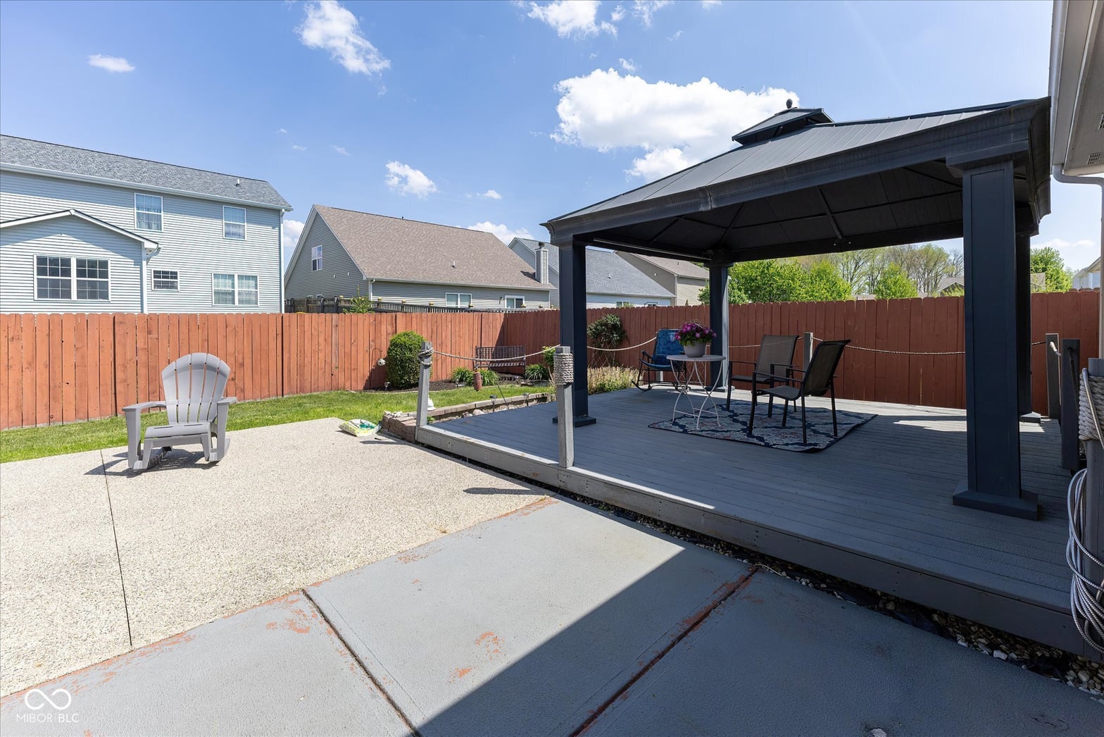 Modern pergola deck with comfortable outdoor entertaining space.