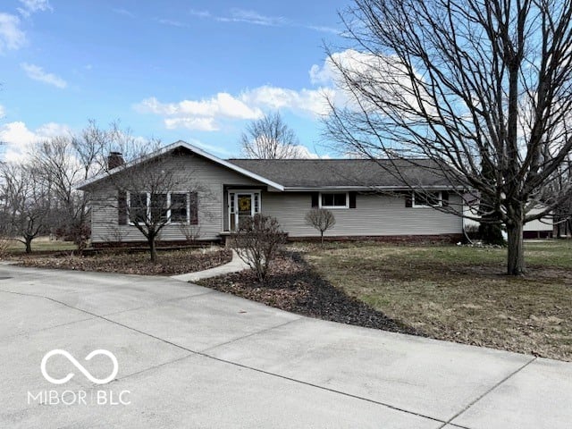 Front exterior at 1301 N Maple Street, Veedersburg, IN