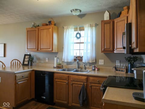 Photo of 31 Hickory Lane S, Crawfordsville, IN