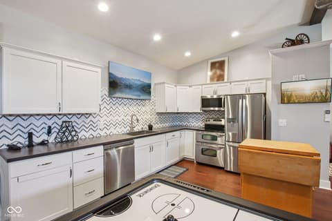 Photo of 7135 N County Road 300 W, Lizton, IN