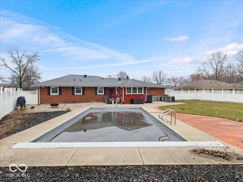 Photo of 257 E 75th Street, Anderson, IN