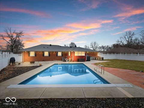 Photo of 257 E 75th Street, Anderson, IN