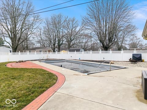 Photo of 257 E 75th Street, Anderson, IN