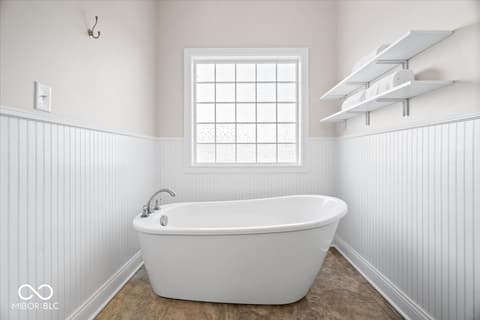 Primary bathroom at 16540 Shore Oaks Court, Noblesville, IN