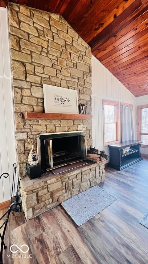 Living room at 2530 S Glen Cove, Martinsville, IN