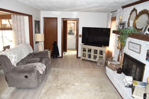 Living room at 2370 Woodland Trace, Plainfield, IN