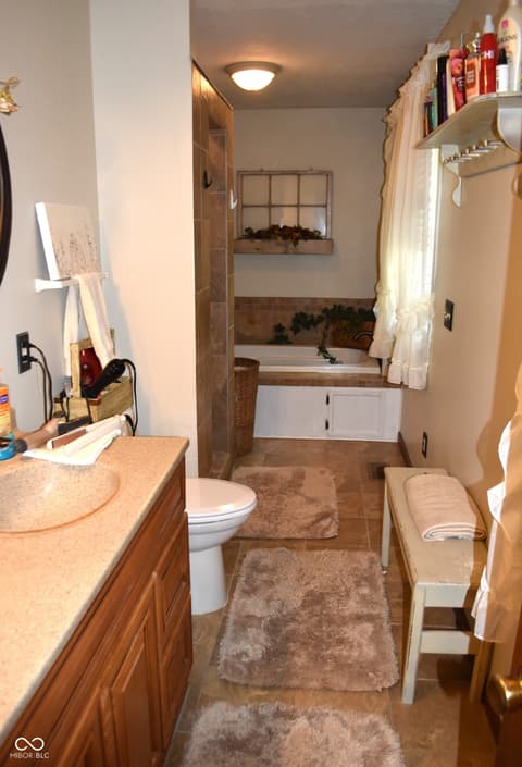Primary bathroom at 2370 Woodland Trace, Plainfield, IN