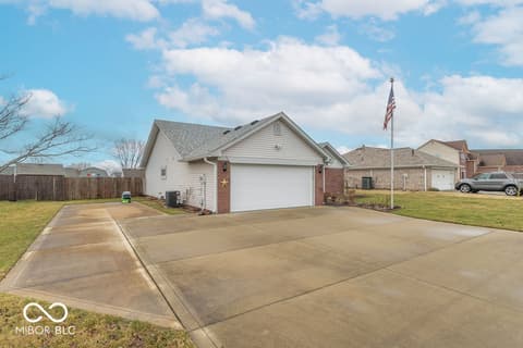 Parking — 1005 Honeysuckle Court, Mooresville, IN