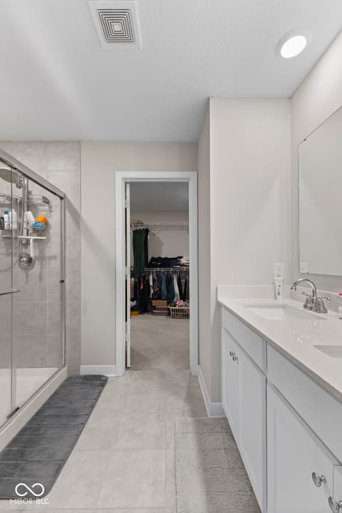 Primary bathroom at 16352 Sedalia Drive, Fishers, IN
