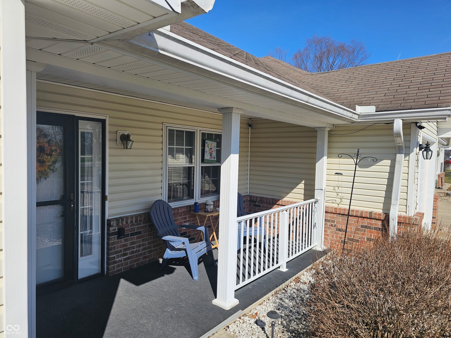 Outdoor living area at 1108 Northfield Lane, Anderson, IN