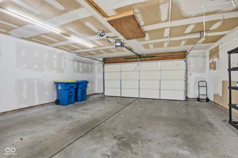 Garage at 11709 Cameron Drive, Fishers, IN