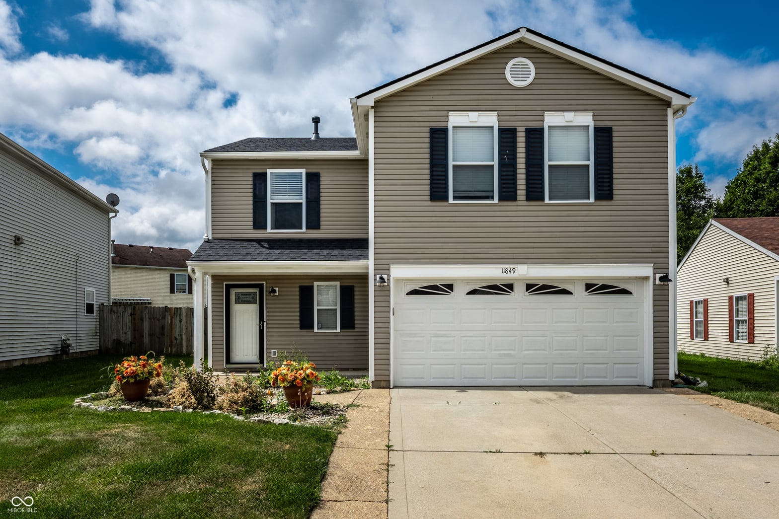 Front exterior at 11849 Wapiti Way, Noblesville, IN