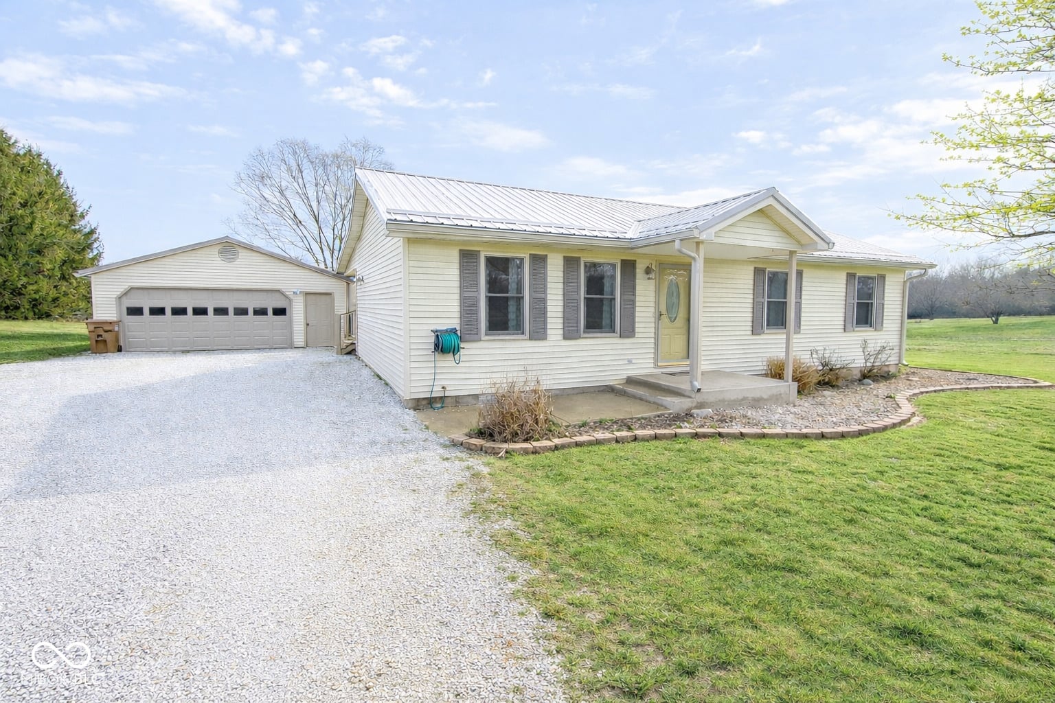 Photo of 739 E 125 S, Williamsport, IN