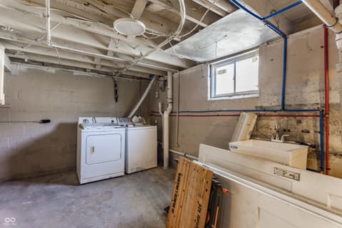 Laundry room at 1402 N Grant Avenue, Indianapolis, IN