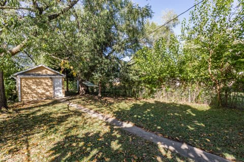 Yard at 1402 N Grant Avenue, Indianapolis, IN