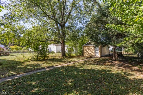Yard at 1402 N Grant Avenue, Indianapolis, IN